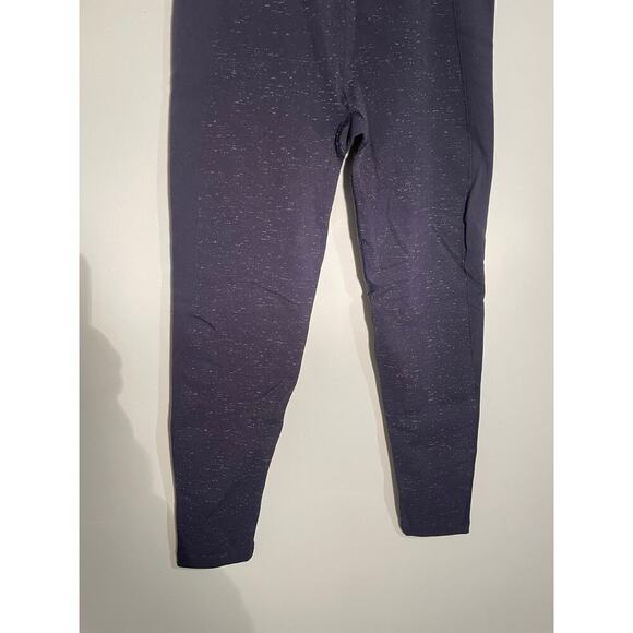 Lululemon Free To Flow 7/8 Tight in Midnight Navy/White - Picture 5 of 10